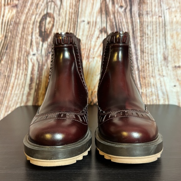 Tod’s Leather Chelsea Boots Womens Sz 34.5 - Picture 3 of 10